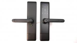 Smart Lock vs Traditional Lock Dubai